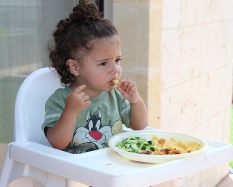 Sensible and stress-free feeding and diet patterns can help your toddler thrive.